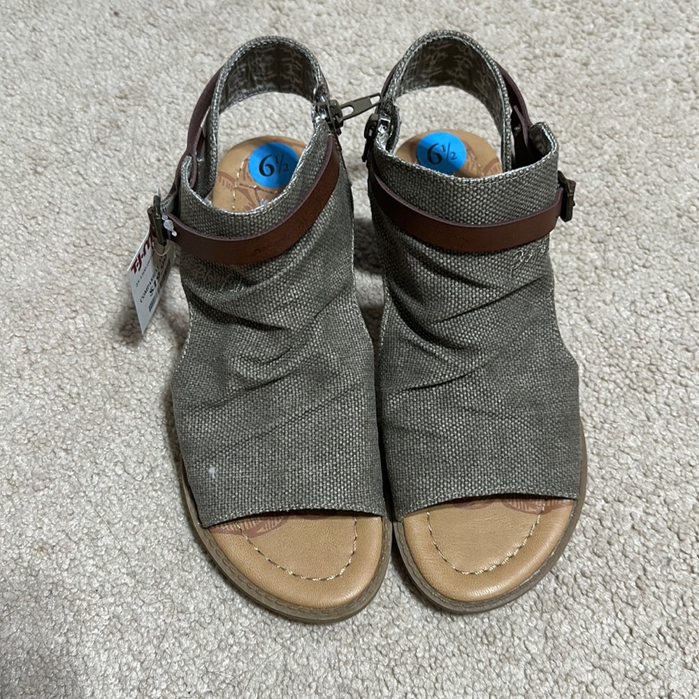 NWT Blowfish Sandals